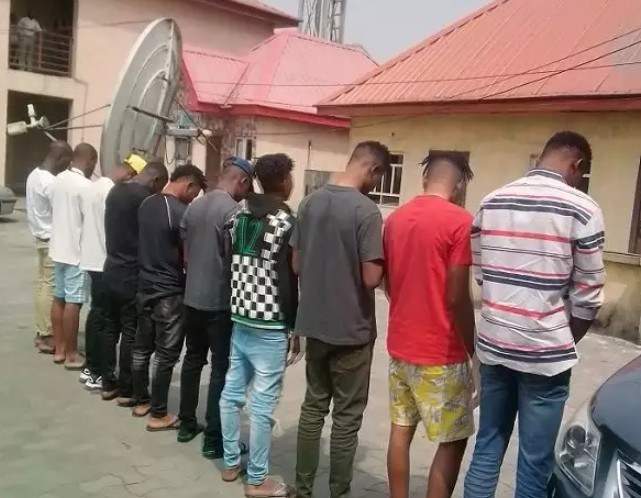 EFCC arrest 10 Yahoo Boys impersonating American Soldiers in Rivers