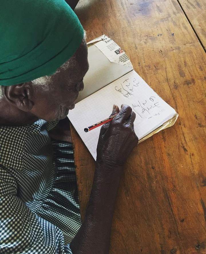 95-year-old woman enrolls in school to learn to read and write (photos)
