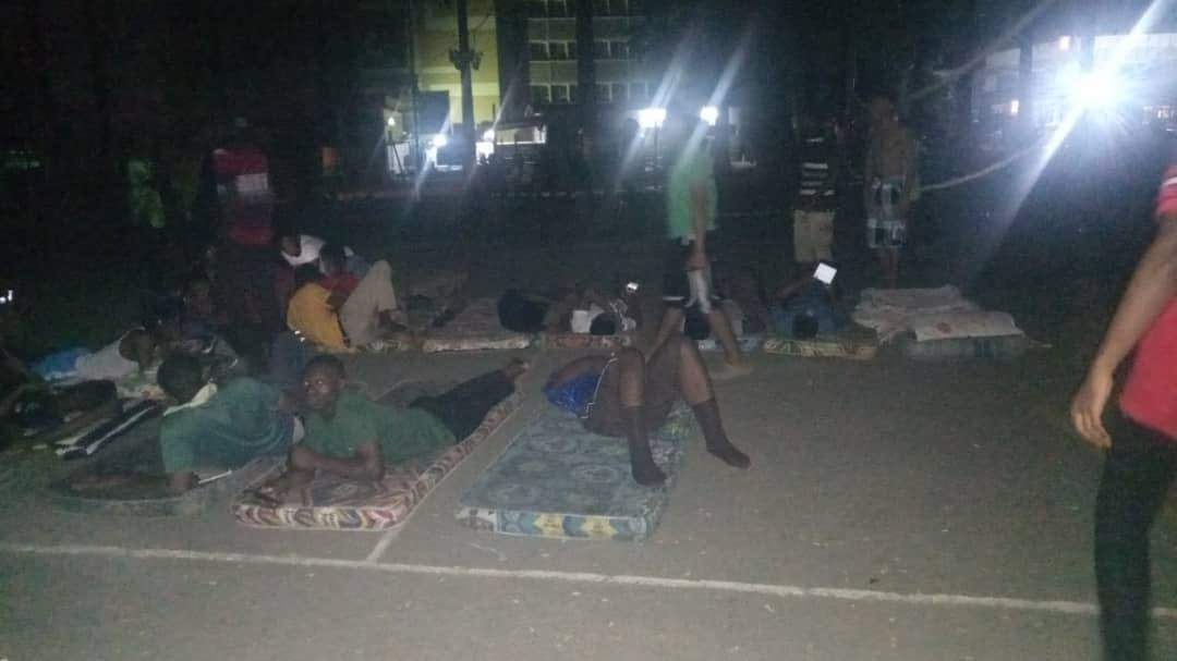 UNILAG medical students reportedly sleep on the road due to power outage in their hostels