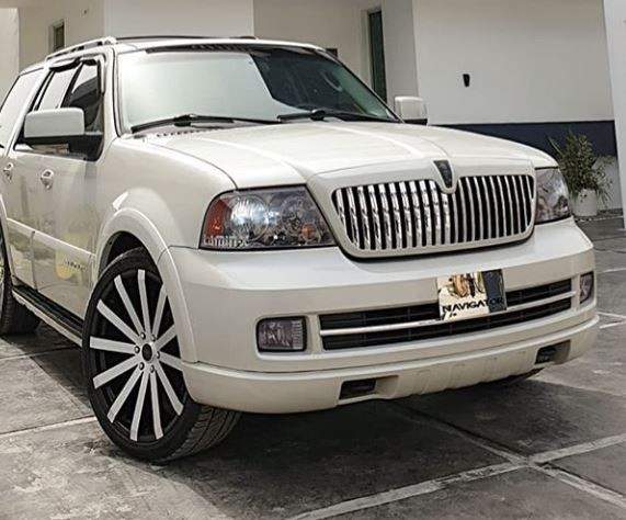 Yomi Casual gifts himself a Lincoln Navigator to celebrate Christmas