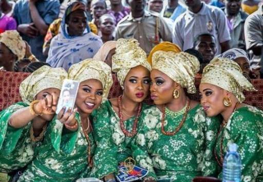 80 year old Alaafin of Oyo shows off acrobatic skills (Photo)