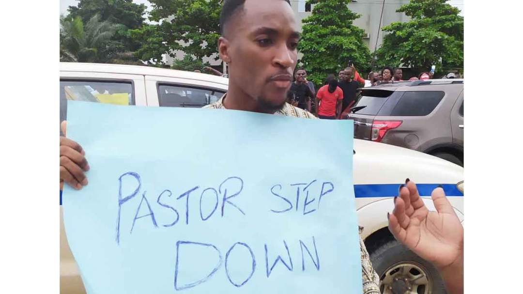 Actor Akah Nnani has renounced his COZA membership, calls on everyone to boycott the church