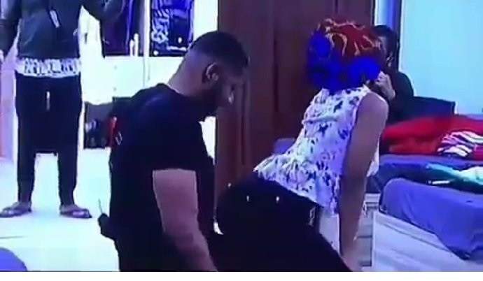 #BBNaija 2019: Esther kisses Frodd, gives him a Lap dance (video)