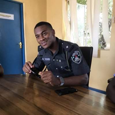 'You're a failure if you're 25 and still comfortable staying with your parents' - Nigerian policeman (Video)