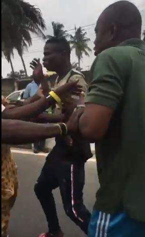 Soldier assaults Keke rider in Yaba for allegedly ignoring him - Video