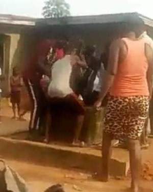 Man ends own his life by jumping into a well in Delta State (Photos)