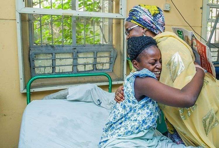 Aisha Buhari visits survivors of the Lagos building collapse (Photos)