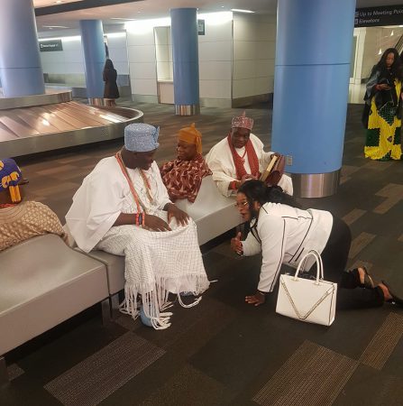 See What A Nigerian Woman Did While Interacting With 'The Ooni Of Ife' In America (Photos)