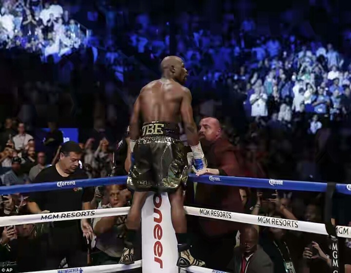 Moment Mayweather Won As He Knocked Out Mcgregor In The 10th Round