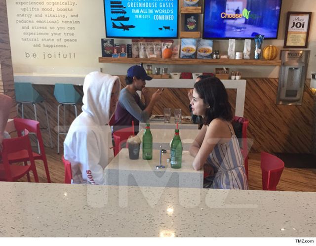 Justin Bieber Spotted Having Breakfast With His Ex-Girlfriend, Selena Gomez.