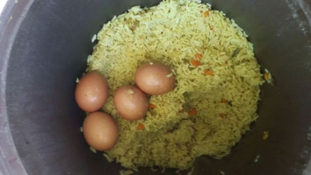 Photos Of The Kind Of Food Being Served To Presidential Guards At The State House In Abuja.