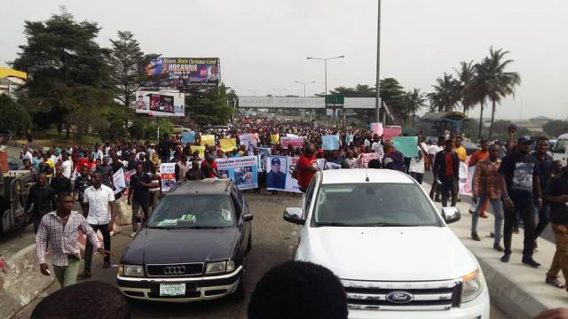 Rivers State indigenes match in support of SARS operations in the state