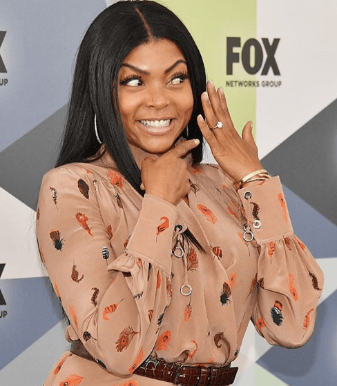 Hollywood actress, Taraji P Henson shows off her engagement ring (Photos)