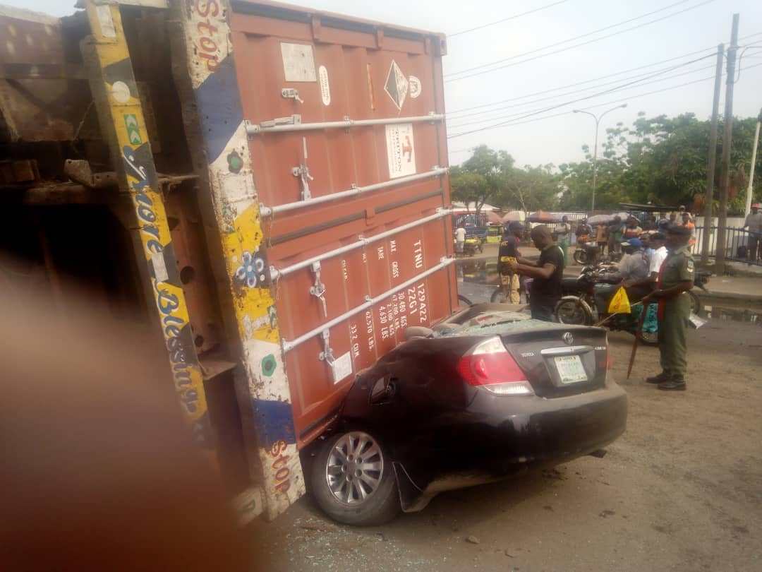 Container falls on cars in Apapa, Lagos