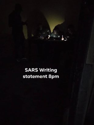 Warri residents allegedly pay SARS Officers for registration in order to be protected