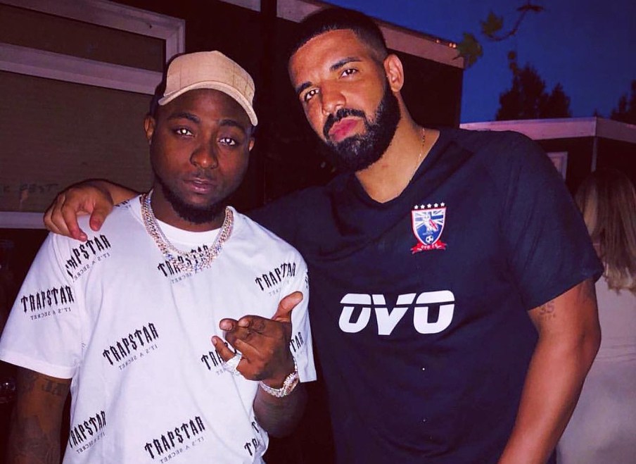 Davido poses for picture with Drake at wireless festival (Photos)