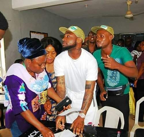 How fans rushed Davido during his NYSC registration at Lagos Orientation Camp (photos)