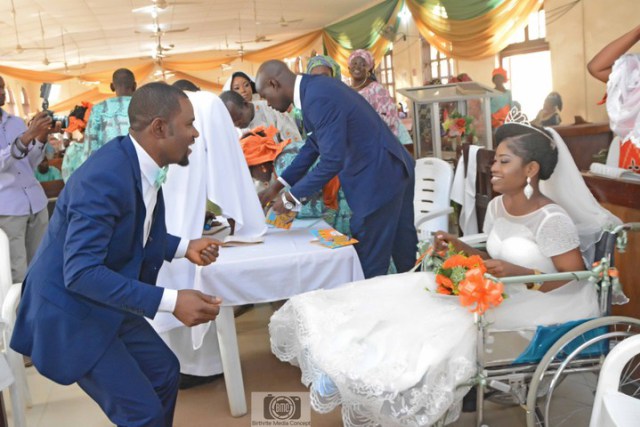 Nigerian bride involved in accident few weeks to her wedding, leaves the hospital ward in a wheelchair to have her wedding. (Photos)