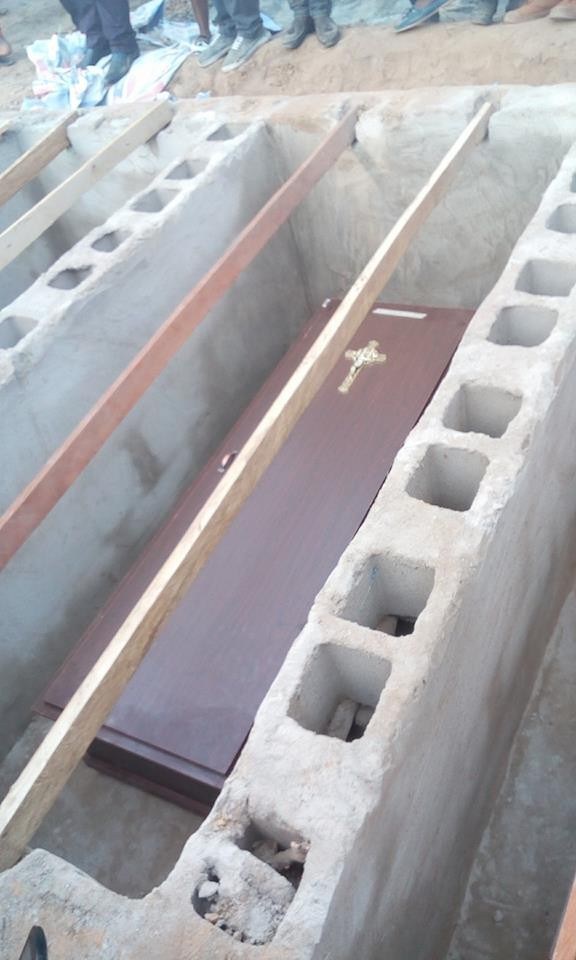 Photos from the mass burial fir the 75 victims of the Fulani herdsmen attack in Benue