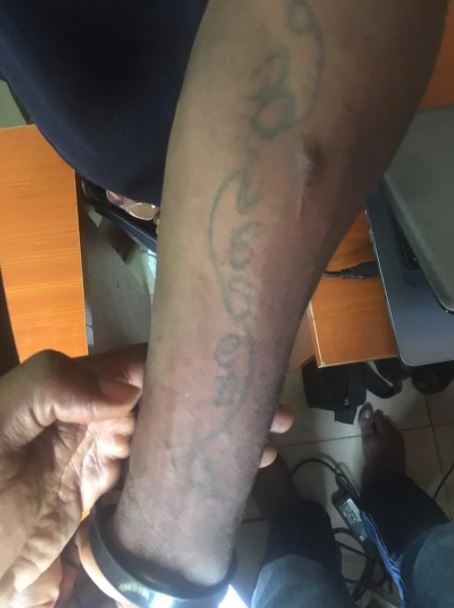 Oshodi phone thief tattoos names of all the ladies he's had s3x with on his body