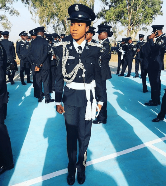 Beautiful Nigerian Female Police Officer Takes The Internet By Storm (photos)