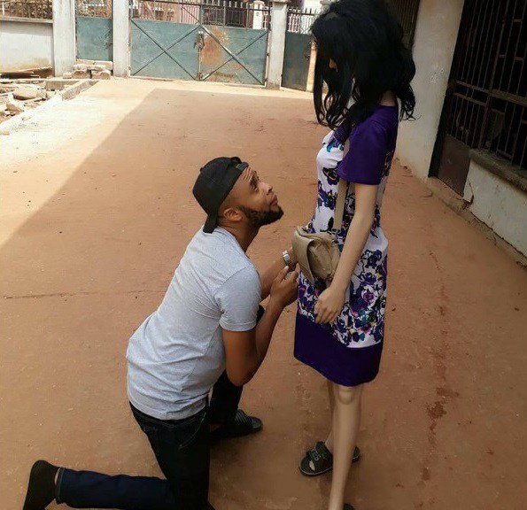 Nigerian man kneels to propose to his mannequin s3x doll