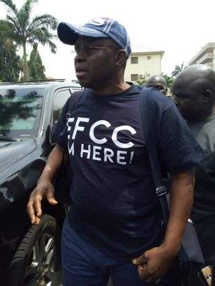 Former Ekiti governor, Ayodele Fayose arrives EFCC office in funny T-Shirt