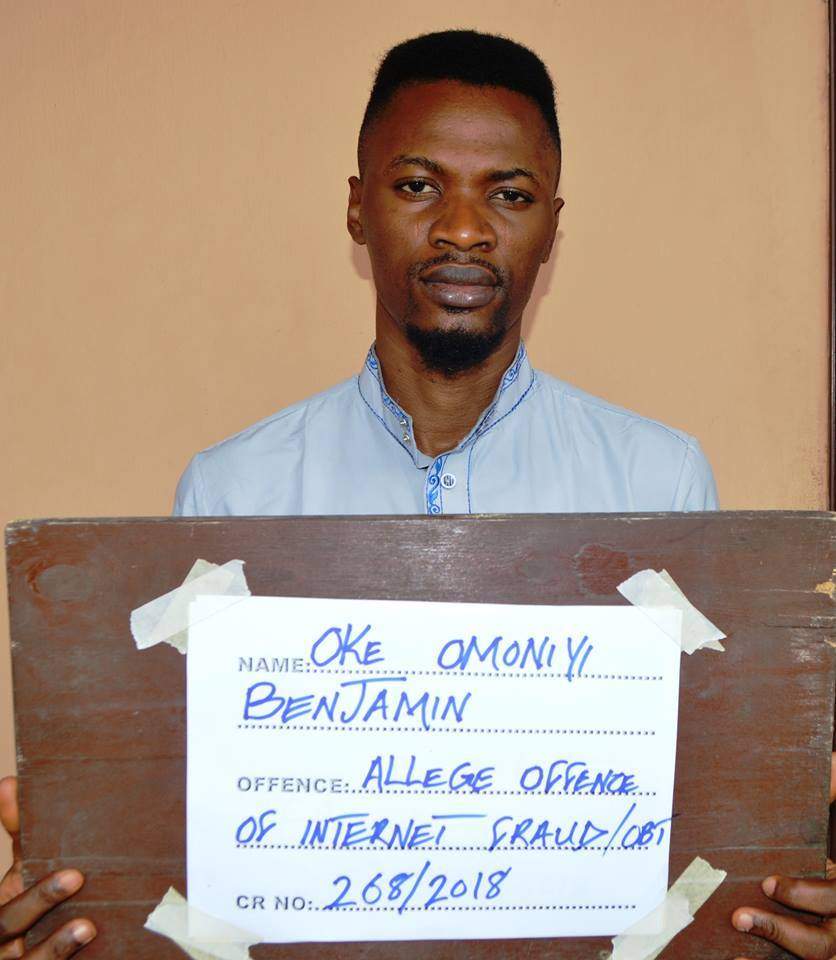 EFCC arrests yahoo boy, recover cars, laptops and fake documents