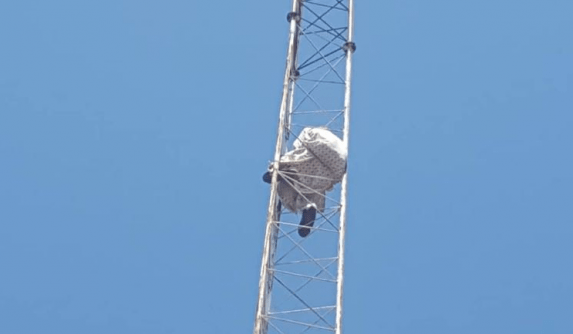 Man climbs mast in Abuja to protest against Atiku