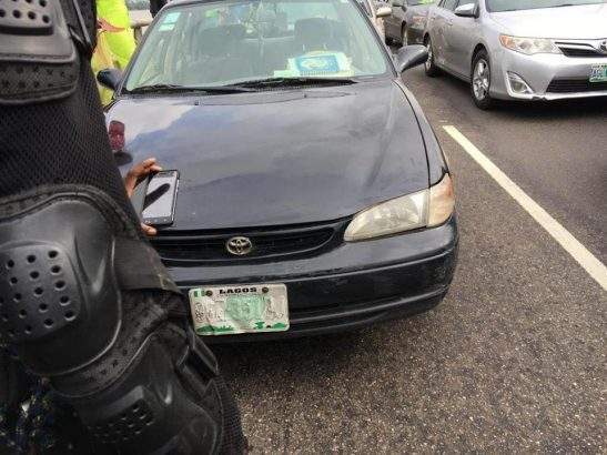 Man parks car on Third Mainland Bridge, jumps into lagoon (photos)