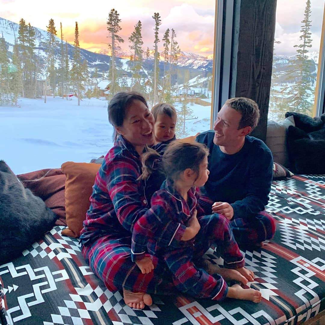 "I'm thankful... for matching pajamas" Mark Zuckerberg writes as his family celebrate Thanksgiving (Photo)