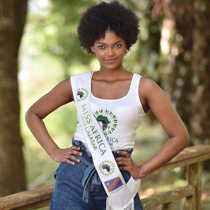 Shocking moment Miss Congo's wig caught fire after being crowned Miss Africa 2018 in Calabar (Video)
