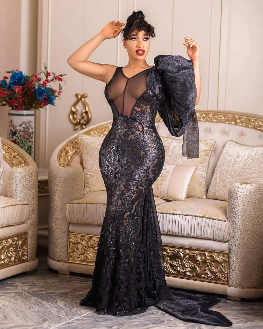 Tonto Dikeh and her curves stun in sexy black dress (Photos)