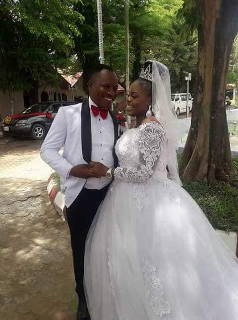 Nigerian Lady weds love of her life after surviving a fatal accident few days to her wedding (Photos)