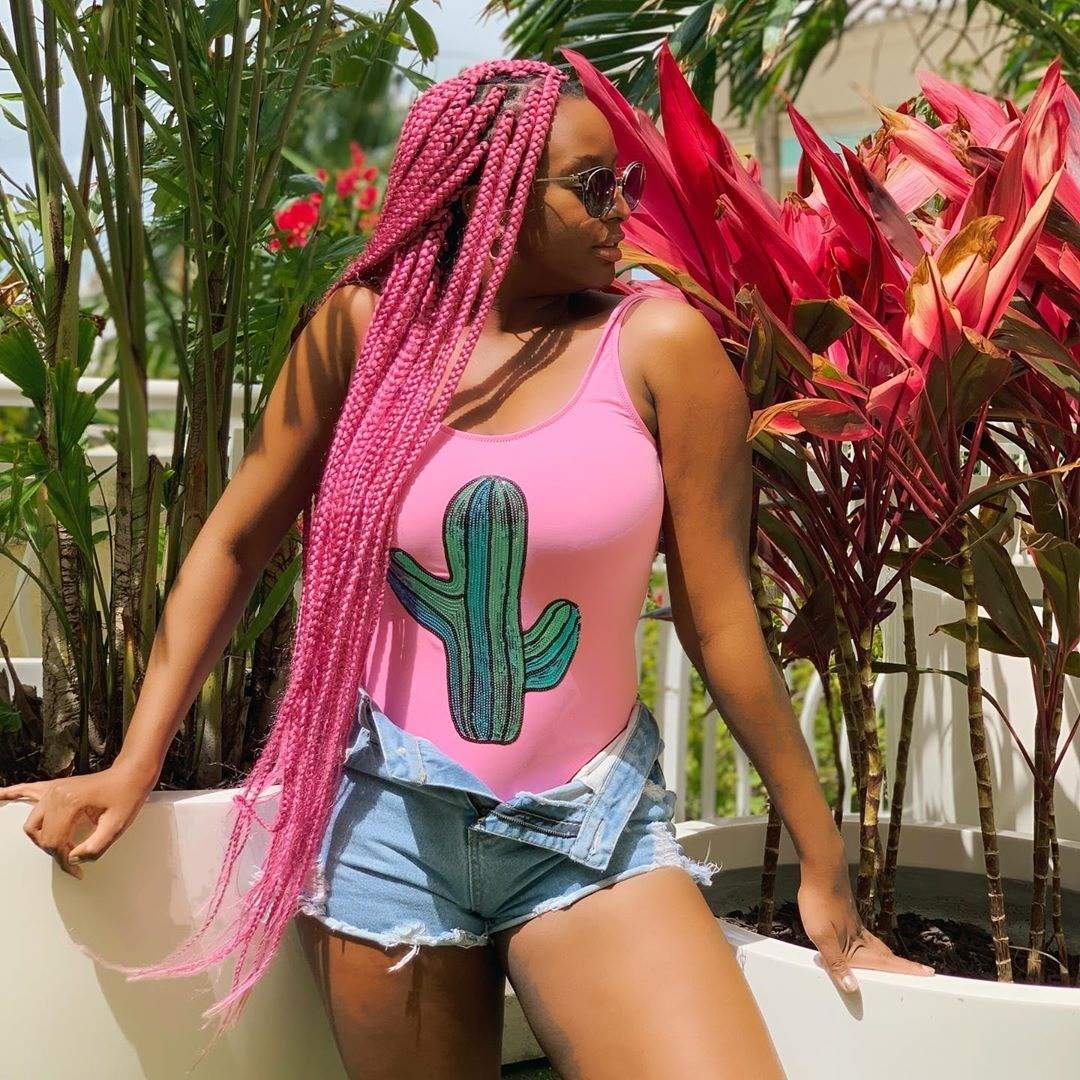 DJ Cuppy Flaunts her Thighs in sexy Bum Short photos