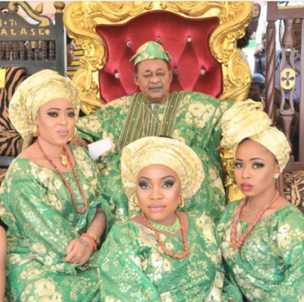 80 year old Alaafin of Oyo shows off acrobatic skills (Photo)