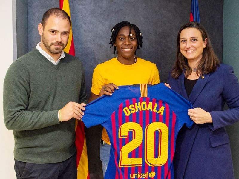 Asisat Oshoala signs permanent contract for Barcelona ladies till 2022.