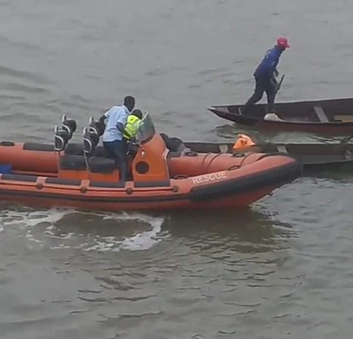 Man attempts suicide by jumping off a bridge in Lagos