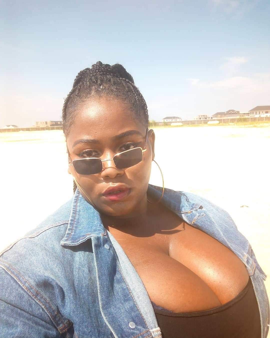 Nigerian Lady sets the internet on fire with her humongous bosoms (photos)