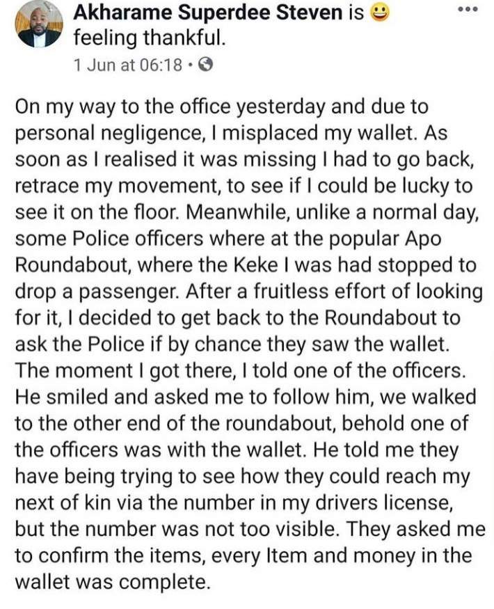 Police Officers Return Lost Wallet Back To Owner (Photos)