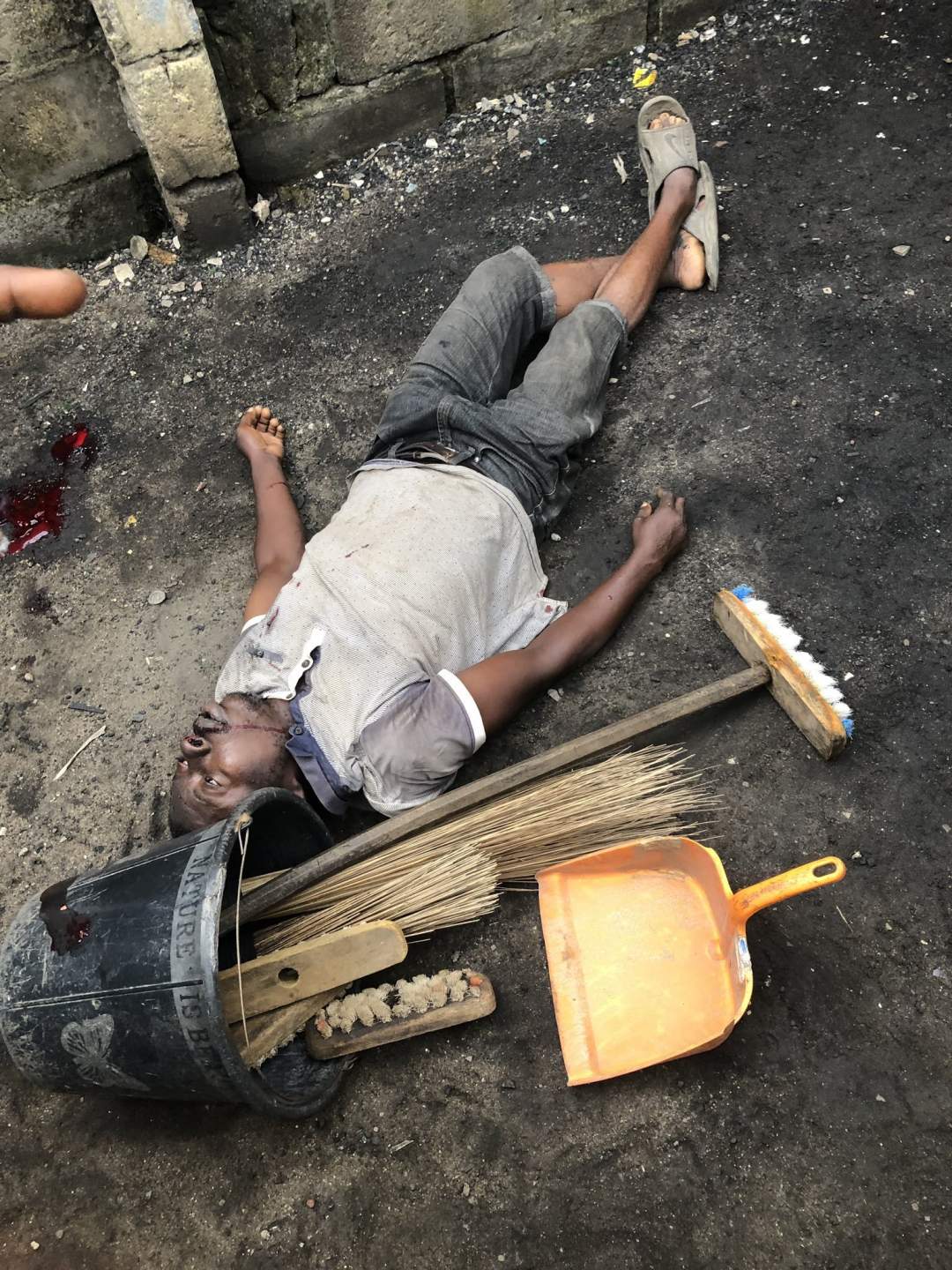 SARS officers chasing weed smokers shoots cleaner dead in Lagos