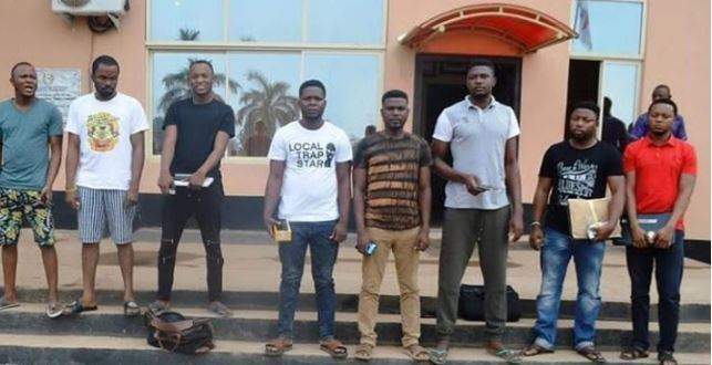 EFCC Arrests 8 Yahoo Boys In Ibadan (Photos)
