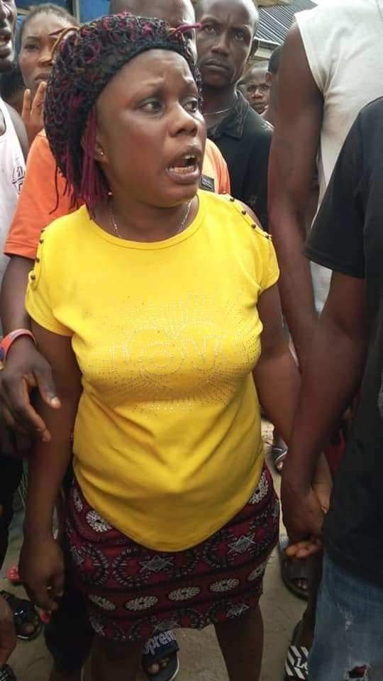 Graphic: Lady stabs her boyfriend in the eye over a phone call