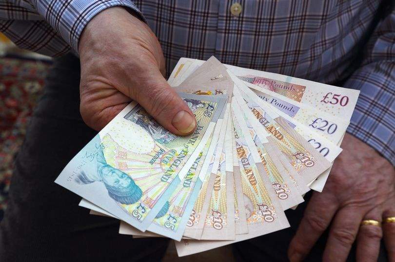 Cleaner finds more than £300,000 cash in brown envelope on London bus and hands it to police