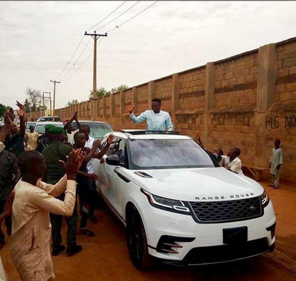 Ahmed Musa reportedly gifts N250,000 to street cleaner in Asaba