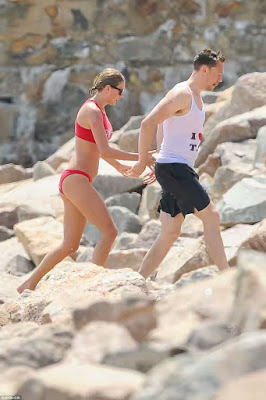 Taylor Swift & Tom Can't Keep Their Hands Off Each Other