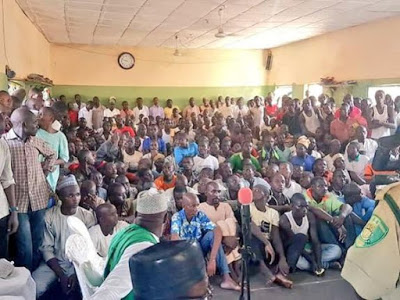 Photos: Kano State Gov. Umar Ganduje Frees 500 Prison Inmates, Pays Their Bail Fine In Spirit Of Ramadan
