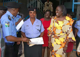 Oyo State Governor's Wife Honours Police Woman Seen Controlling Traffic In The Rain