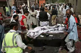 Graphic: Atleast 63 People Including Prominent Lawyers & Journalists Die As Suicide Bomber Hits Pakistan