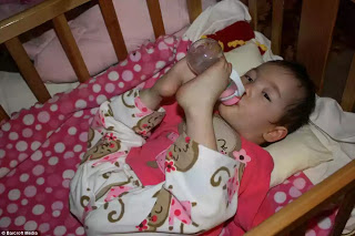 Photos: Meet The 7-Year-Old Girl Born Without Arms Who Eats, Writes With Her Feet